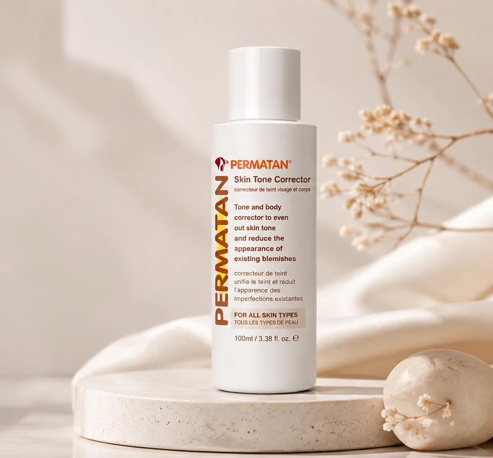 Flacon PERMATAN® Skin Tone Corrector 100 ml posé sur un socle